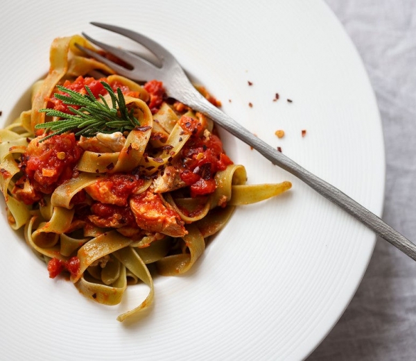 Zdravi recepti Tagliatelle sa špinatom u gustom umaku od piletine