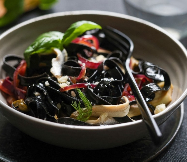 Zdravi recepti Tagliatelle s crnilom sipe s inćunima, komoračem